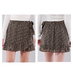 Hollister Ultra High Rise Ruffle Hem Side Tie Black Floral Mini Skirt Medium